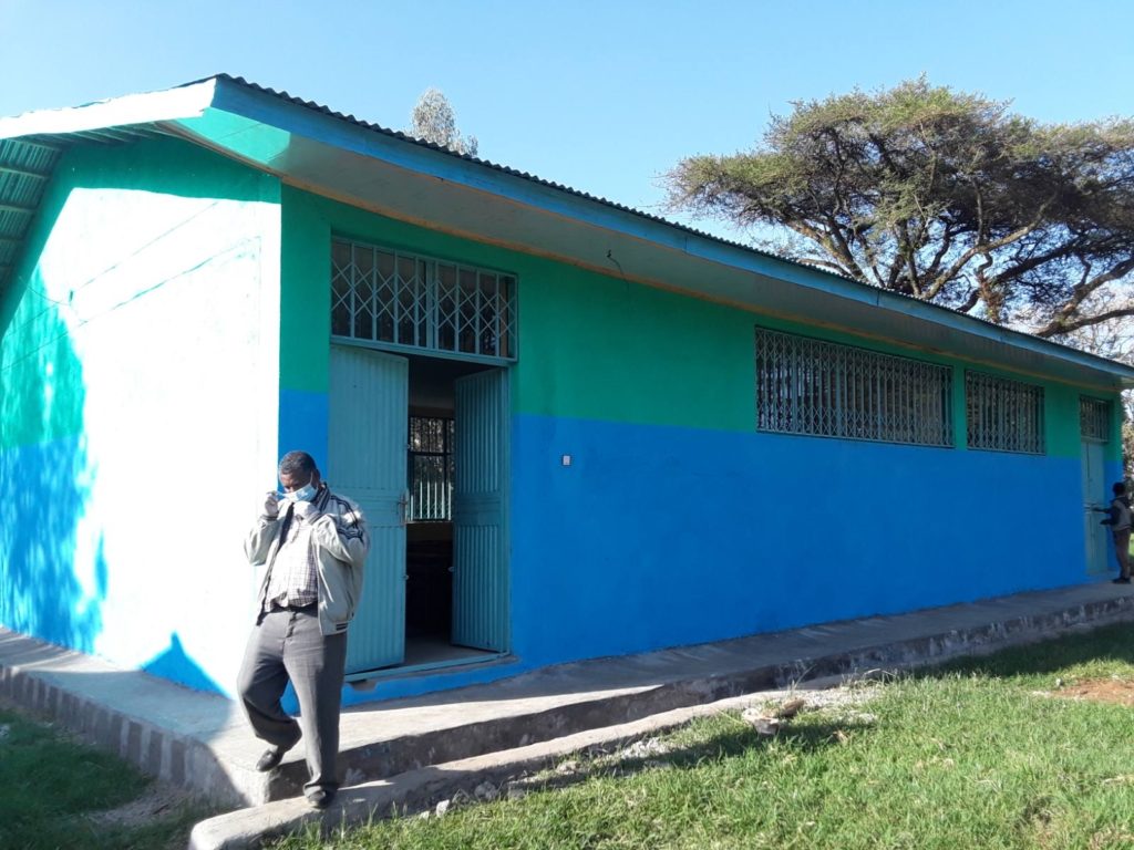 When students return to Dangla Meskerem Primary School in September, a beautiful, new building for science instruction and learning will greet them on campus. The new lab replaces a dilapidated building lacking electricity and proper storage for lab and teaching materials and will serve students in grades 3 – 8 (nearly 900 in total).